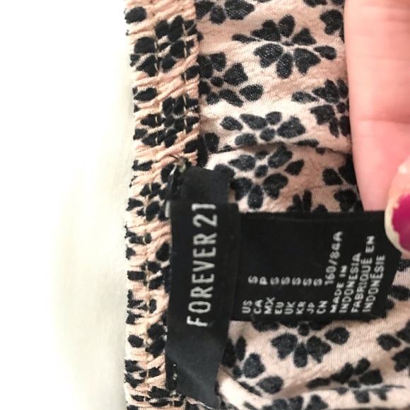 sleeveless crop top - Picture 2 of 4